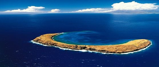 Molokini_Crater_Maui_hawaii