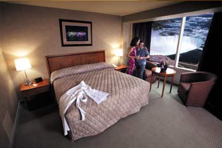 Oakes_hotel_Niagara_Falls